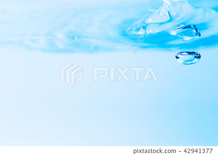 Water bubbles, water surface, underwater, water material. Health and medical care, environment and lifestyle, beverages. 1/f fluctuation. 42941377