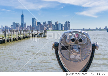 Tower binoculars facing Manhattan skyline in New York City 42943127