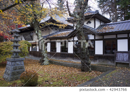 Buddhist temples 42943766