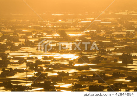 《Toyama Prefecture》 Superb view of Toyama, Tonami plain, Evening view of Sanrai village 《Toyama Prefecture》 Superb view of Toyama, Tonami plain, Evening view of Sanrai village 42944094