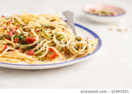 Healthy vegan pasta with zucchini, tomatoes  42945051