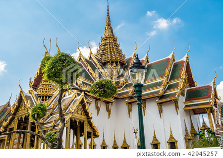 Dusit Maharaprasat Temple Wat Phra Kaew Temple Dusit Maharaprasat Temple Wat Phra Kaew Temple 42945257