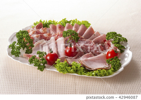 Ham and salami hors d'oeuvres 42946087