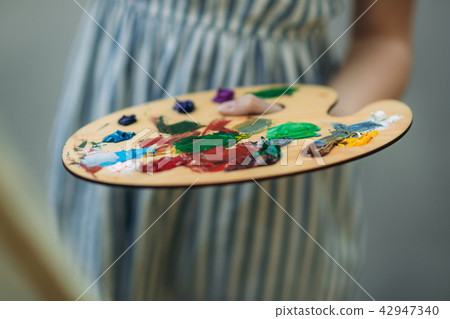 Palette with paints and spatula. Drawing a picture. Palette with paints and spatula. Drawing a picture. 42947340