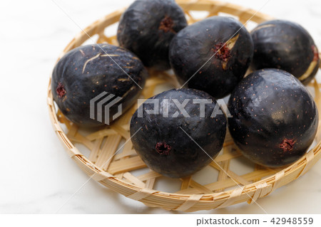 Fruit black Fig c. Variety: nuold colon 42948559