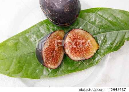 Fruit black Fig c. Variety: nuold colon 42948587