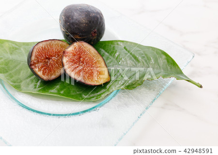 Fruit black Fig c. Variety: nuold colon 42948591