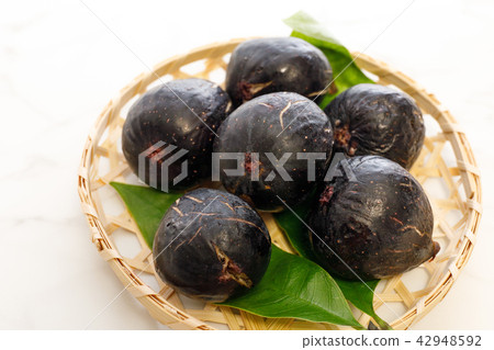 Fruit black Fig c. Variety: nuold colon 42948592