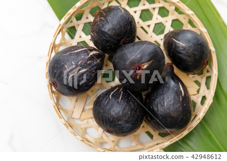 Fruit black Fig c. Variety: nuold colon 42948612
