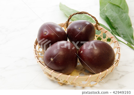 Fruit passion fruit Fruit passion fruit 42949193