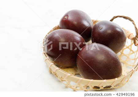 Fruit passion fruit 42949196