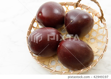 Fruit passion fruit 42949197