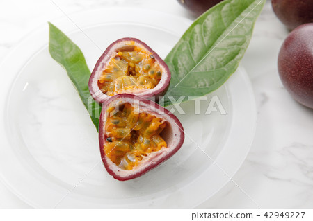 Fruit passion fruit 42949227