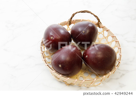Fruit passion fruit 42949244