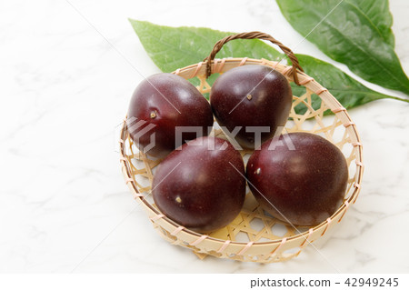 Fruit passion fruit Fruit passion fruit 42949245