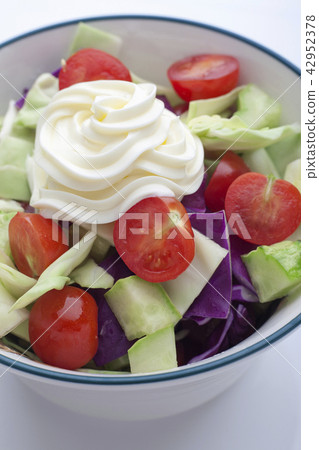 Salads and vegetables 42952378