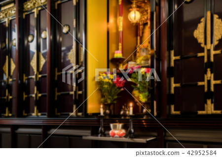 Crane Buddhist altar (blur expression) Crane Buddhist altar (blur expression) 42952584