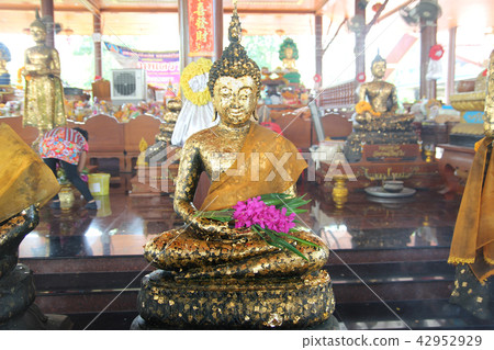 Buddha meditating on a lotus base 5 step. Buddha meditating on a lotus base 5 step. 42952929