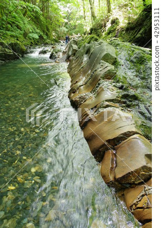 Shinshu Tatsuno Town Yagakawa Valley的Serpent Stone侵入性侵入乾坑國家指定的自然紀念碑 42953111