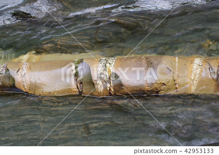 Shinshu Tatsuno Town Yagakawa Valley的Serpent Stone侵入性侵入乾坑國家指定的自然紀念碑 42953133