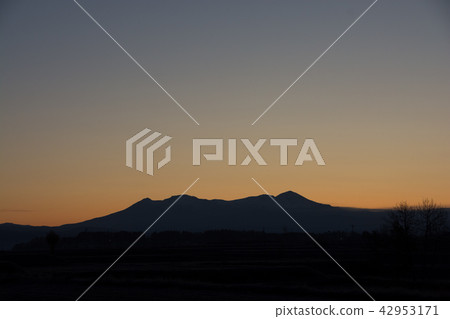 Mountain of morning glow Daisetsuyama 42953171