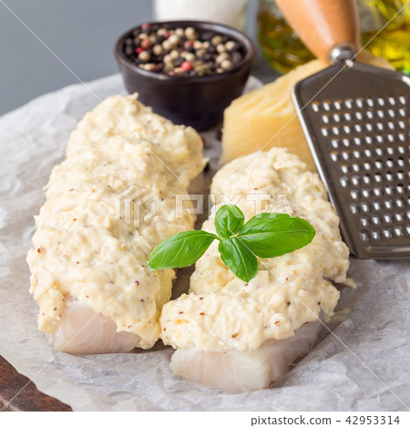 Preparation of cod fillet under cheese crust Preparation of cod fillet under cheese crust 42953314