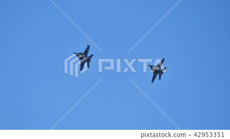 The US Navy's FA-18 fighter planning to landing The US Navy's FA-18 fighter planning to landing 42953351