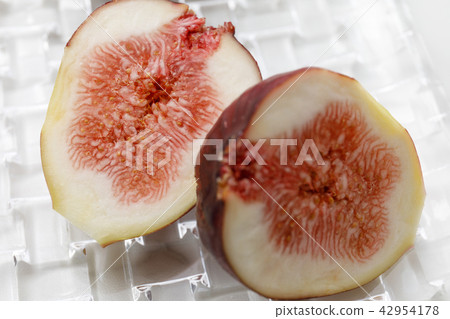 Fruit figs Varieties: Masui Dauphin Fruit figs Varieties: Masui Dauphin 42954178