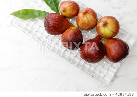 Fruit figs Varieties: Masui Dauphin 42954198