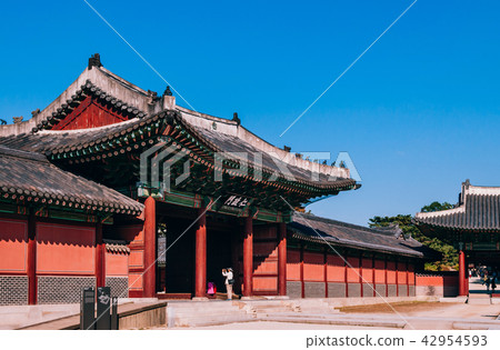 Old building of Changdeokgung Palace, Seoul, Korea Old building of Changdeokgung Palace, Seoul, Korea 42954593