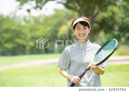 Middle female tennis sports image Middle female tennis sports image 42954764