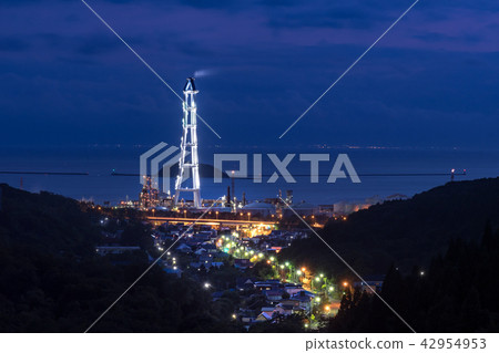 Night view of Muroran factory in Hokkaido 42954953