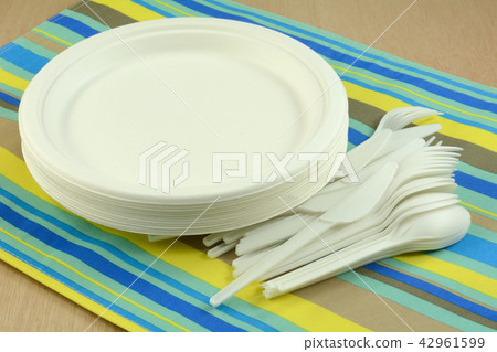 White eco-friendly disposable compostable plates White eco-friendly disposable compostable plates 42961599