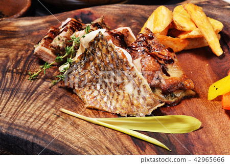Fish steak with sliced chicken meat 42965666