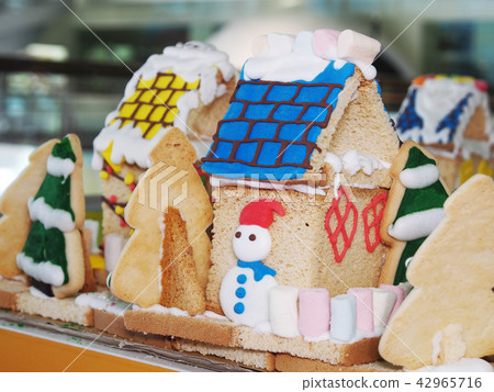 Gingerbread house Gingerbread house 42965716