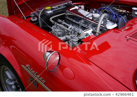 作為國內首款200公里/小時以上的高性能車型，Datsun Fairlady完成了Fairlady 2000型 42966461