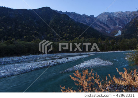 Dawn of Kamikochi, Kamikochi when the east ridge line turns red. 42968331