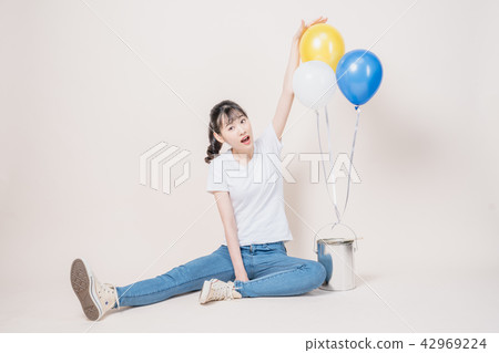 Jeans young woman 42969224