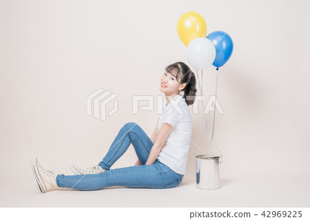 Jeans young woman 42969225