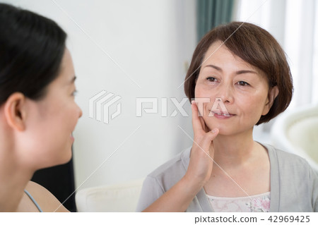 美父母和孩子 42969425