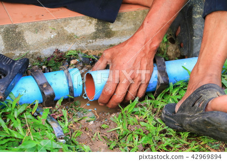 plumber cut repair plumbing broken pipe plumber cut repair plumbing broken pipe 42969894