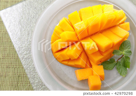 Fruit Mango variety: Apple mango 42970298