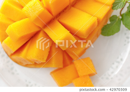 Fruit Mango variety: Apple mango 42970309