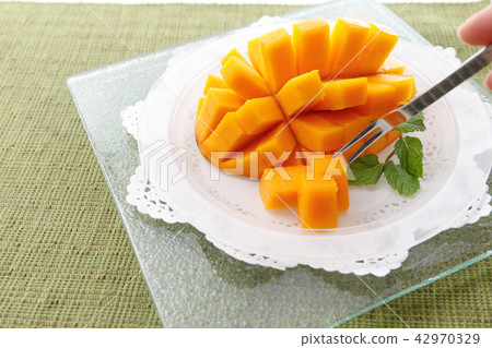 Fruit Mango variety: Apple mango Fruit Mango variety: Apple mango 42970329