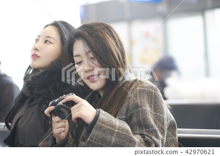 Winter Travel Sisters Photo Travel Healing Winter Travel Sisters Photo Travel Healing 42970621