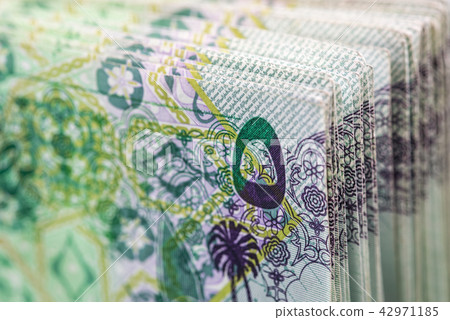 Close up of 5 Qatari Riyal bank note  42971185