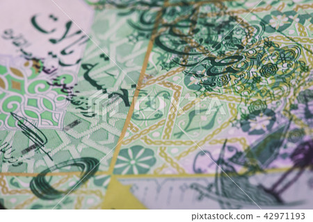 Close up of 5 Qatari Riyal bank note  42971193