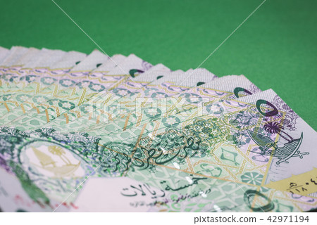 Close up of 5 Qatari Riyal bank note Close up of 5 Qatari Riyal bank note 42971194