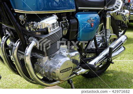 本田·Dream小心翼翼地成為尊嚴的CB 750 Fana King of Nana Han 4件Muffler排氣聲很精彩 42971682