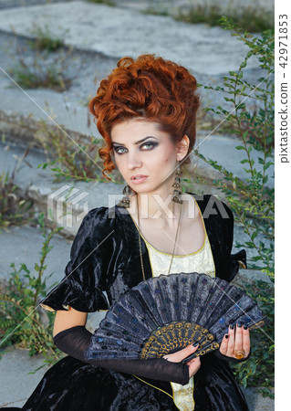 Red-haired lady Red-haired lady 42971853